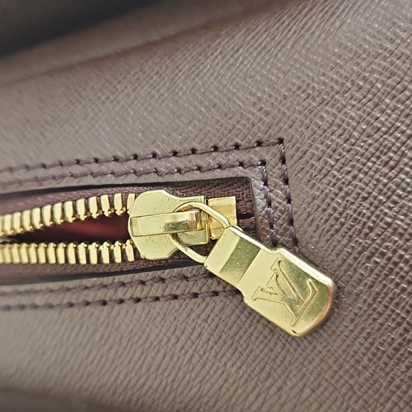 Louis Vuitton TRIANA Damier Ebene in EUC with Dust Bag - Picture 8 of 16